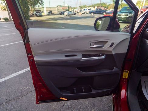 Used 2023 Toyota Sienna Limited FWD image 17