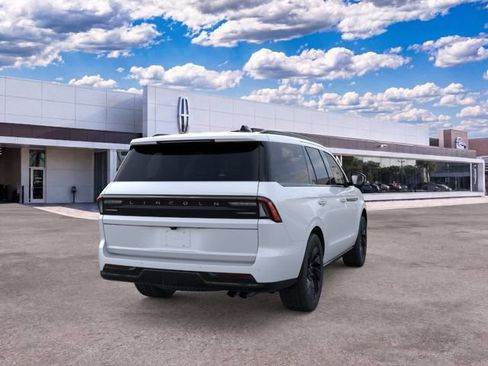 New 2026 Lincoln Navigator Reserve w/ Jet Appearance Package AWD/4WD image 8