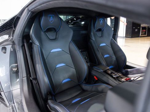 Used 2021 Lamborghini Huracan EVO image 32