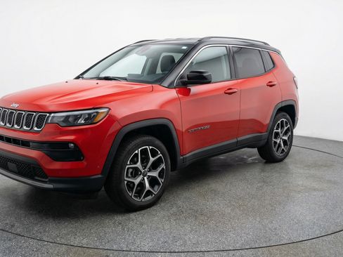 Used 2025 Jeep Compass Limited AWD/4WD image 3