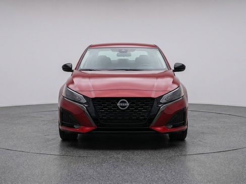Used 2025 Nissan Altima 2.5 SV FWD image 2