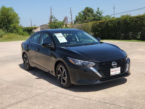 Used 2025 Nissan Sentra SV FWD image 3