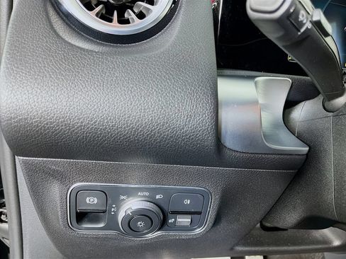 Used 2022 Mercedes-Benz GLB 250 w/ AMG Line image 13