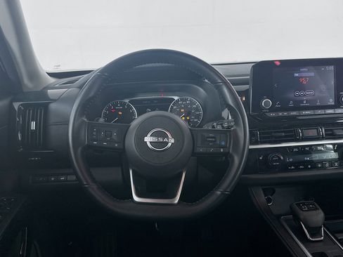 Used 2025 Nissan Pathfinder SV FWD image 18