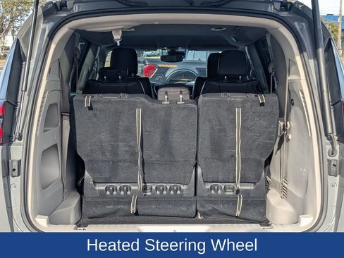 Used 2022 Chrysler Pacifica Touring-L image 13