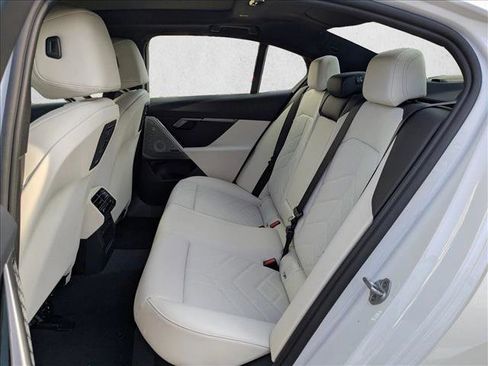 New 2026 BMW 550e xDrive w/ Premium Package image 17