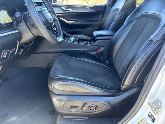 Used 2023 Jeep Grand Cherokee L Laredo AWD/4WD image 20