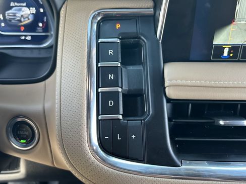 Used 2024 Chevrolet Tahoe Premier w/ Premium Package 2 AWD/4WD image 16