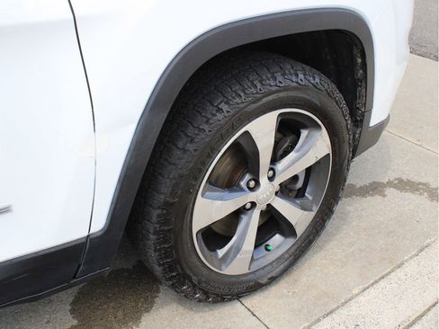 Used 2019 Jeep Cherokee Limited AWD/4WD image 37