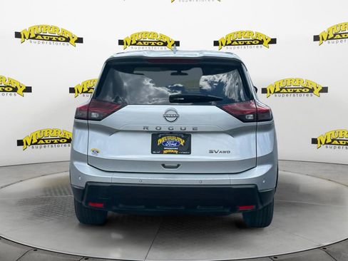 Used 2024 Nissan Rogue SV AWD/4WD image 4