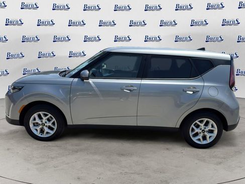 Used 2025 Kia Soul LX w/ LX Technology Package FWD image 4