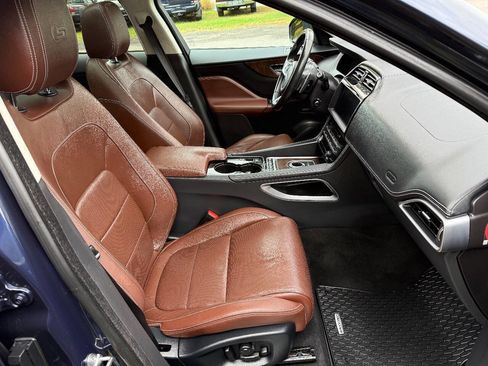 Used 2017 Jaguar F-PACE S image 15