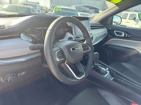 Used 2024 Jeep Compass Limited image 2