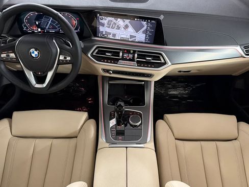 Used 2022 BMW X5 xDrive40i w/ Parking Assistance Package AWD/4WD image 3