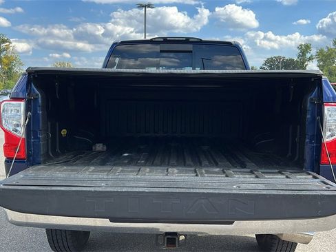 Used 2017 Nissan Titan SV image 34