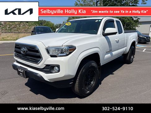 Used 2016 Toyota Tacoma SR5 RWD image 1