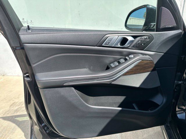 Used 2020 BMW X7 xDrive40i w/ M Sport Package AWD/4WD image 13