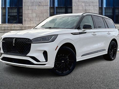 Used 2025 Lincoln Aviator Reserve w/ Jet Appearance Package image 2