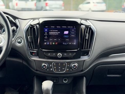 Used 2022 Chevrolet Traverse LT FWD image 23