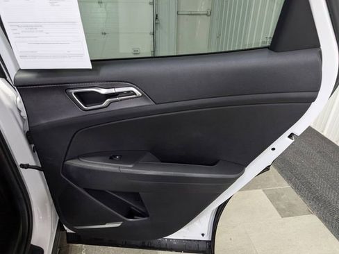 Used 2025 Kia Sportage LX image 23