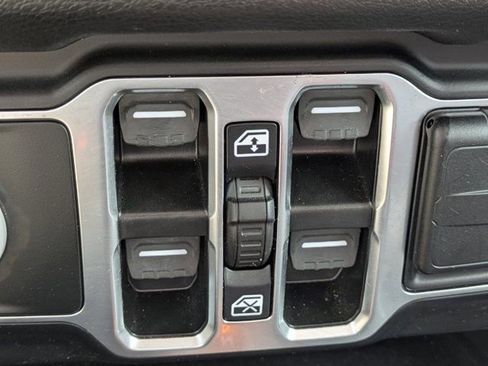 Used 2024 Jeep Gladiator Sport AWD/4WD image 23