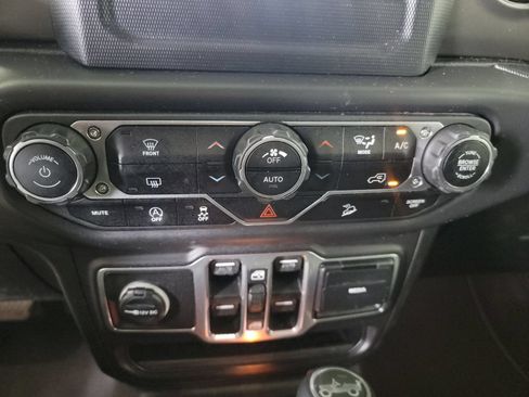 Used 2018 Jeep Wrangler Unlimited Sport S AWD/4WD image 21