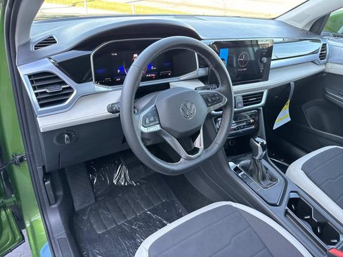 New 2026 Volkswagen Taos SE FWD image 22