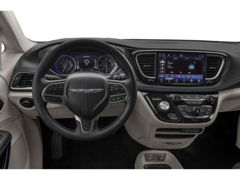 Used 2021 Chrysler Pacifica Touring-L w/ Uconnect Theater Family Group AWD/4WD image 35
