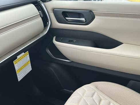 New 2025 Nissan Armada Platinum image 28