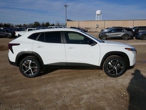 New 2026 Chevrolet Trax RS w/ Sunroof Package FWD image 2