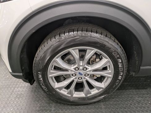 Used 2022 Ford Explorer XLT w/ Equipment Group 202A image 7