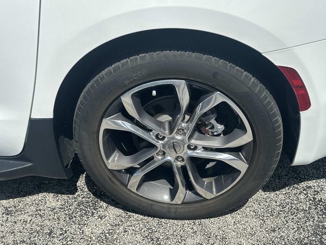 Used 2022 Chrysler Pacifica Pinnacle FWD image 12