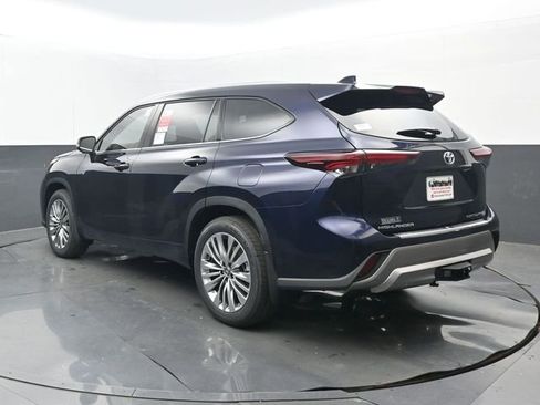New 2026 Toyota Highlander Platinum AWD/4WD image 3