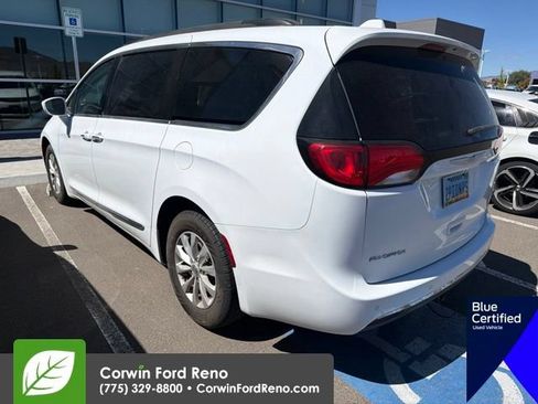 Used 2017 Chrysler Pacifica Touring-L FWD image 8