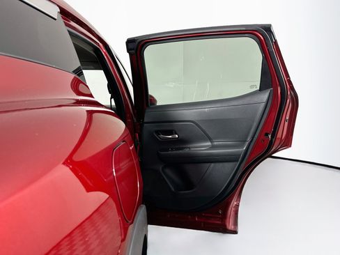 Used 2025 Nissan Kicks SV AWD/4WD image 27