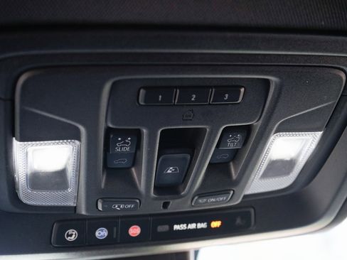 Used 2019 Chevrolet Silverado 1500 High Country image 28