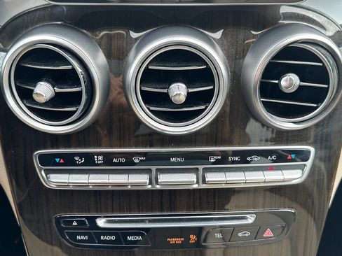 Used 2019 Mercedes-Benz GLC 300 w/ Premium Package image 32