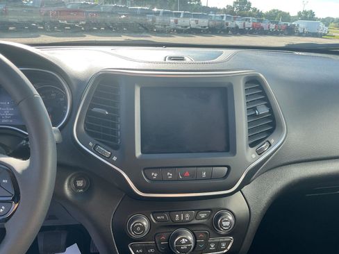 Used 2023 Jeep Cherokee Altitude Lux image 14