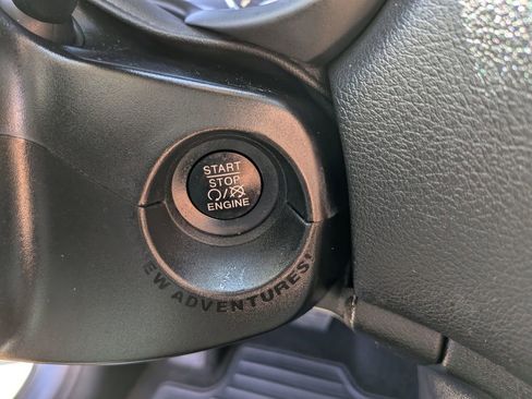 Used 2021 Jeep Renegade Sport image 25