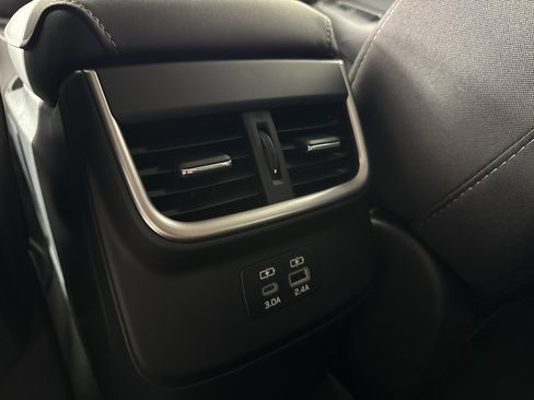 Used 2025 Subaru Outback Premium image 27