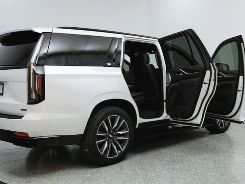 Used 2022 Cadillac Escalade Sport Platinum image 11