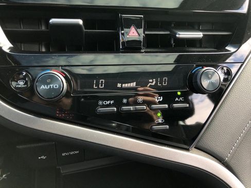 Used 2022 Toyota Camry SE image 28