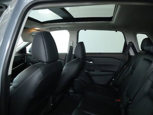 Used 2022 Nissan Rogue SL w/ SL Premium Package image 15