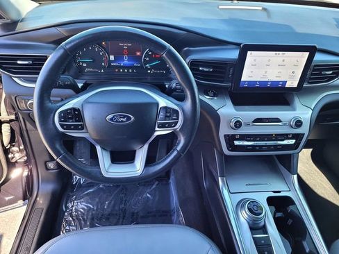 Certified 2021 Ford Explorer XLT w/ Equipment Group 202A RWD image 10