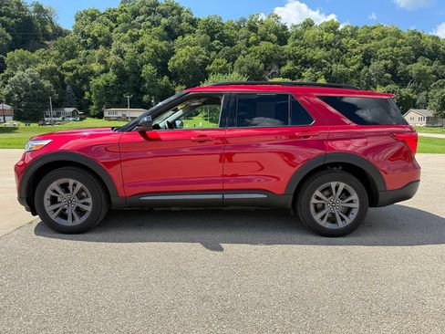 Used 2023 Ford Explorer XLT w/ Equipment Group 202A AWD/4WD image 8
