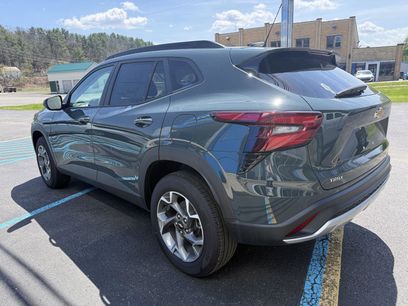 New 2025 Chevrolet Trax LT w/ Sunroof Package