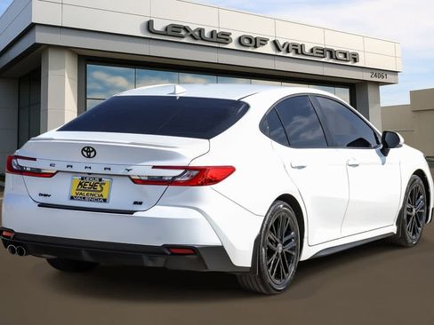 Used 2025 Toyota Camry SE FWD image 4