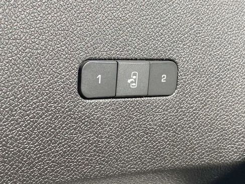 Used 2009 GMC Acadia SLT w/ LPO, Hit The Road Package image 24