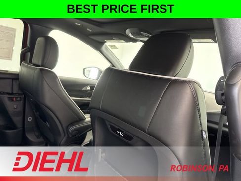 New 2027 Chrysler Pacifica Limited AWD/4WD image 13