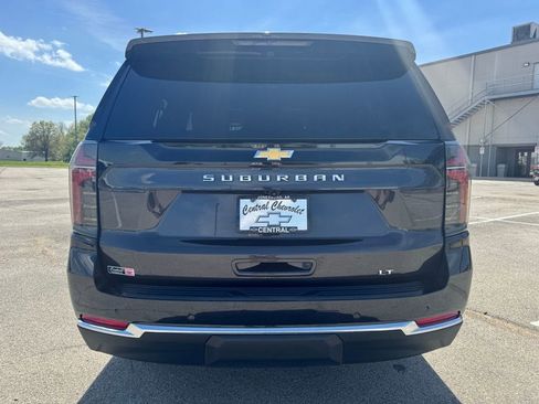 Used 2025 Chevrolet Suburban LT AWD/4WD image 5